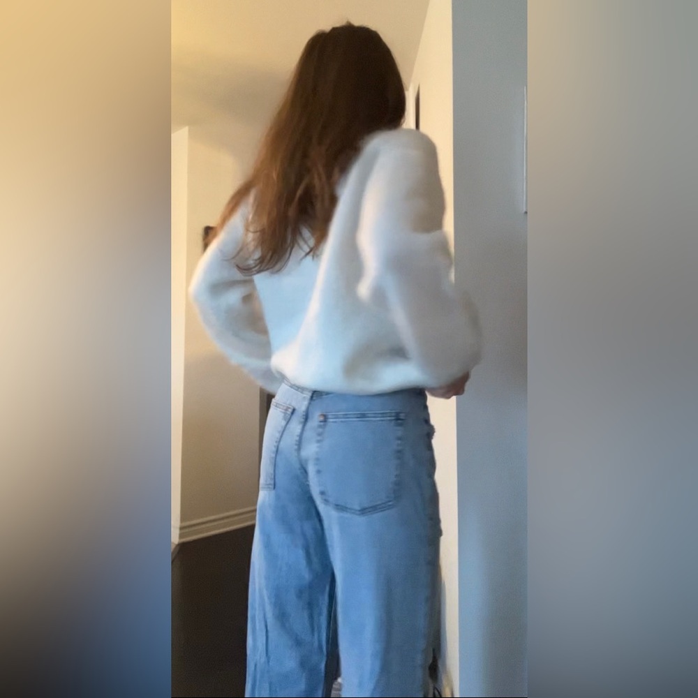 Like new distressed high waisted denim - Picture 4 of 13